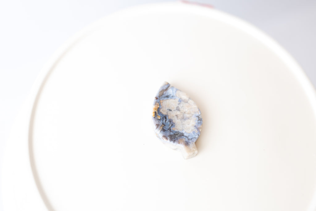 Blue Agate Leaf Carving