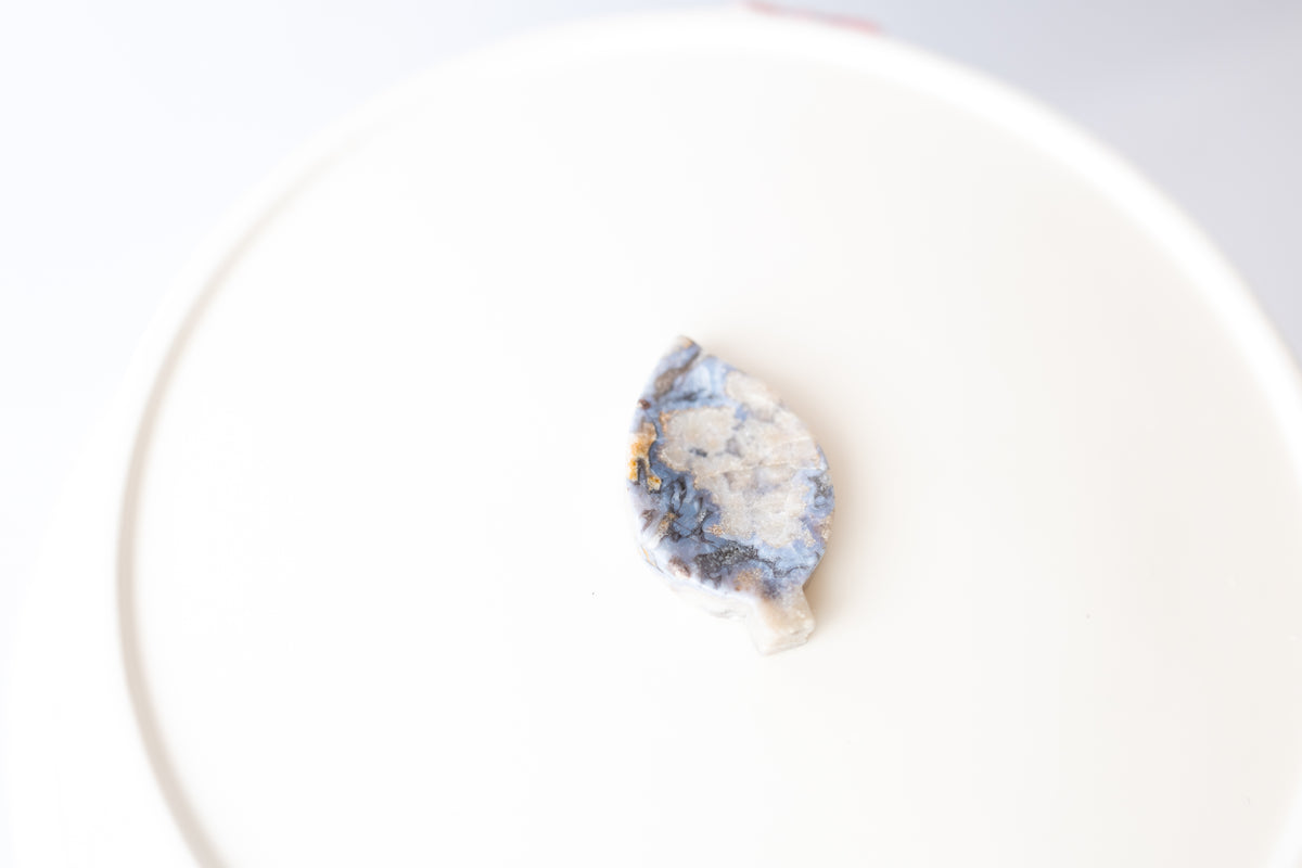 Blue Agate Leaf Carving